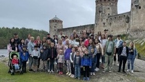 Ukrainan pakolaiset olivat retkellä Savonlinnass 1.7.23. Klubimme mahdollisti retken toteutumisen.