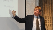 Professori Martti Häikiö esitelmöi 24.4.18 aiheesta Kohtalon kevät 1918.
