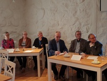 Viiden klubin leikkimielinen tietovisailu pidettiin
Partalan Kuninkaankartanossa 9.5.19.