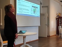 Viestintäpäällikkö Auli Posti kertoi esitelmässään 26.3.19 kriisiviestinnästä ja Twitteristä.