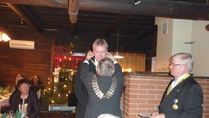50- vuotisjuhla 12.12.2009.
Kimmon vuoro vastaanottaa PHF tunnukset.