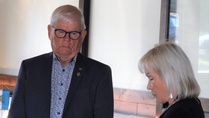 Anja luovutti Juvan klubin presidentin tunnukset Ristolle.
Risto on toiminut tehtävässä aikaisemmin jo kahtena kautena.