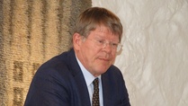 Professori Martti Häikiö esitelmöi 24.4.18 aiheesta Kohtalon kevät 1918.