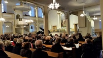 Konserttiin saapui yli kuusisataa kuulijaa.