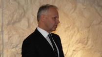 Ministeri Jari Leppä vieraili klubissa 12.4.22. Esitelmässä ministeri kertoi Venäjän Ukrainaan kohdistuvan hyökkäyssodan vaikutuksista Suomen tulevaisuuden näkymiin.