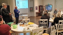 Vakuutusneuvos Harri Kainulainen kertoi 12.10.21 Sotavahinkosäätiön historiasta ja nykyisestä toiminnasta.