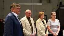 Klubin uudet jäsenet Heikki, Ari ja oikealla Eija. Klubikokous 22.08.17.