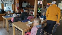 Ruoka maistui kaikenikäisille.