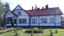 Juvan seniorit ja rotarit yhteisretkellä Kotkaniemessä presidentti P.E. Svinhufvudin kotimuseolla 18.08.18