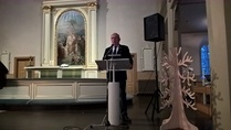 Risto toivotti yleisön tervetulleeksi.
