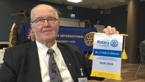 Presidentti vastaanotti syysseminaarissa 17.10.20 Rotary Foundation 2. sijasta per capita Annual Fund- viirin.