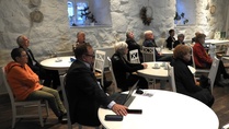 Piirikuvernööri Paavo Rönkkö pulisonsa Immi Rönkön kanssa vieraili klubissa 15.10.24, mukana oli myös AG Markku Ranin.