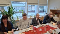 Perinteinen omaishoitajien jouluruokailu Juva kodissa.