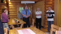 Rotaryvuosi on vaihtumassa.
Kolme klubia kokoontui Juvalla vitjojenvaihtoon 11.6.2010.
