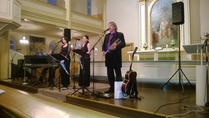 Ystävänpäiväkonsertissamme esiintyi Pentti Hietanen perheineen 16.2.2014.