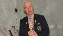 Piirikuvernööri Paavo Rönkkö pulisonsa Immi Rönkön kanssa vieraili klubissa 15.10.24, mukana oli myös AG Markku Ranin.