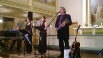 Ystävänpäiväkonsertissamme esiintyi Pentti Hietanen perheineen 16.2.2014.