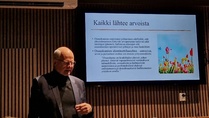 Reijo Karhisen aiheena oli: "Osuustoiminta eksyksissä?. 