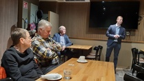 Pertin muistoksi vielä kaksi kuvaa. Kokous 22.1. jäi Pertin viimeiseksi rotarikokoukseksi.