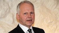 Ministeri Jari Leppä vieraili klubissa 12.4.22. Esitelmässä ministeri kertoi Venäjän Ukrainaan kohdistuvan hyökkäyssodan vaikutuksista Suomen tulevaisuuden näkymiin.