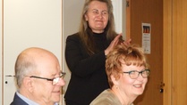 Rantasalmen klubin presidentti Maire kittää tilaisuuden järjestänyttä Juvan klubia 11.12.18.