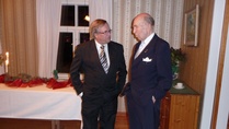 50- vuotisjuhla 12.12.2009.
Matti ja Rainer vaihtavat vielä kuulumisia.