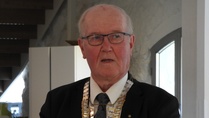 Martti vastaanotti presidentin tunnukset.